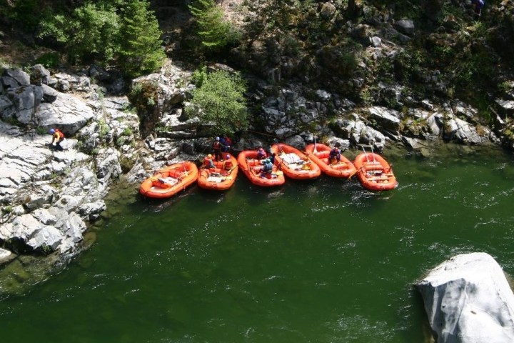 a small boat in a body of water