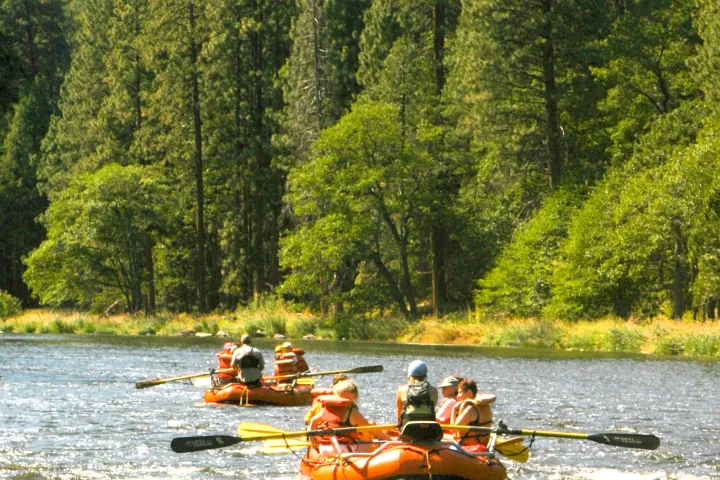 a small boat in a body of water